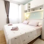 House Mirta Nyaraló *