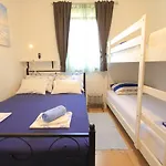 House Mirta Nyaraló