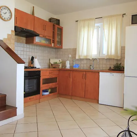 House Mirta Nyaraló *