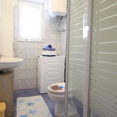 Semesterbostad House Mirta Veli Rat