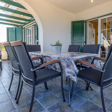House Mirta Nyaraló